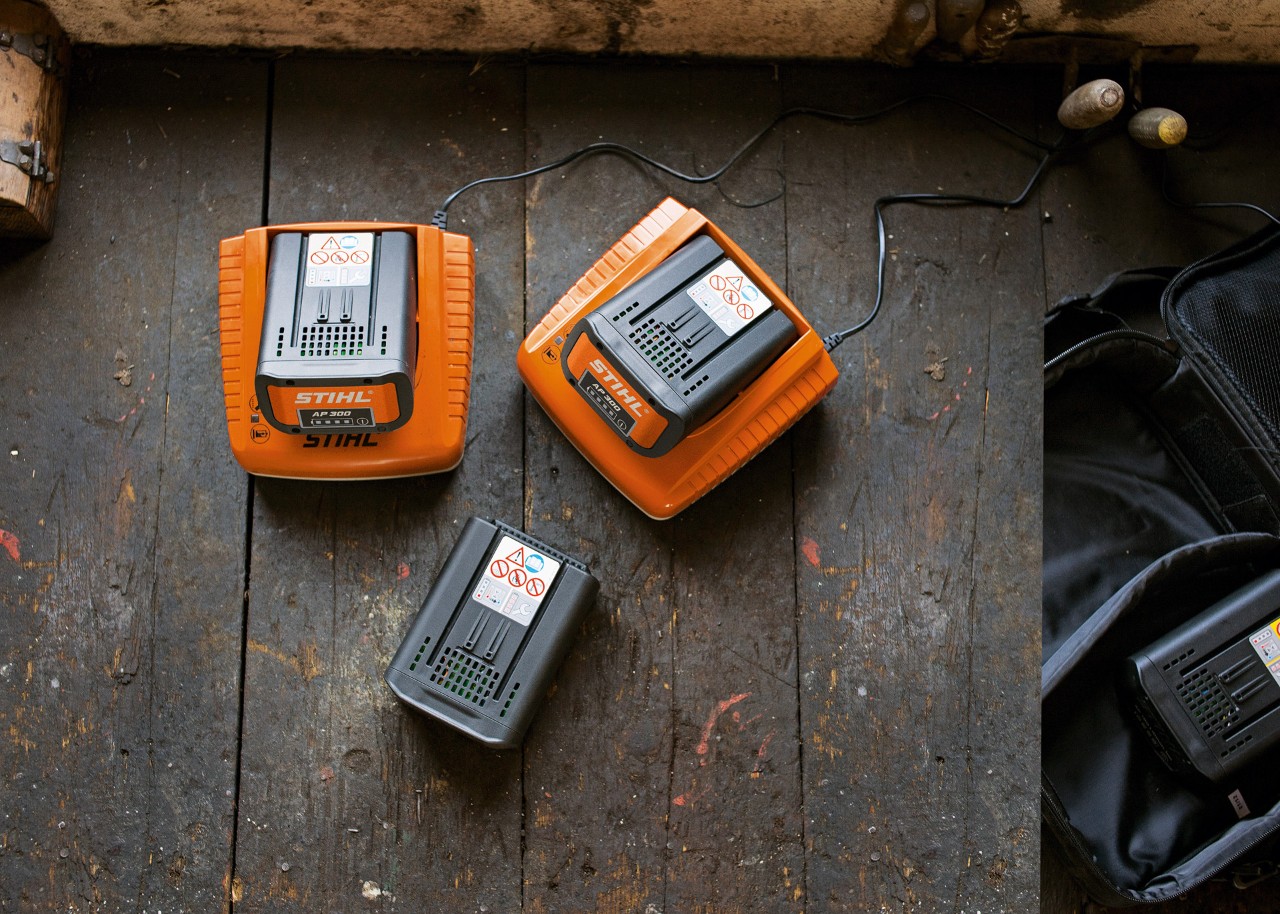 Літій-іонні акумулятори STIHL заряджаються