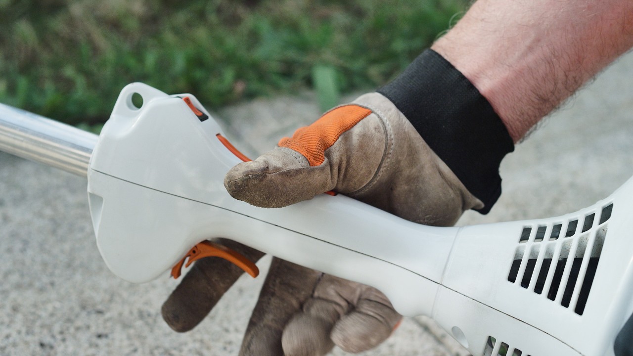 Бензинова мотокоса STIHL FS 38 у стартовому положенні дросельної заслінки