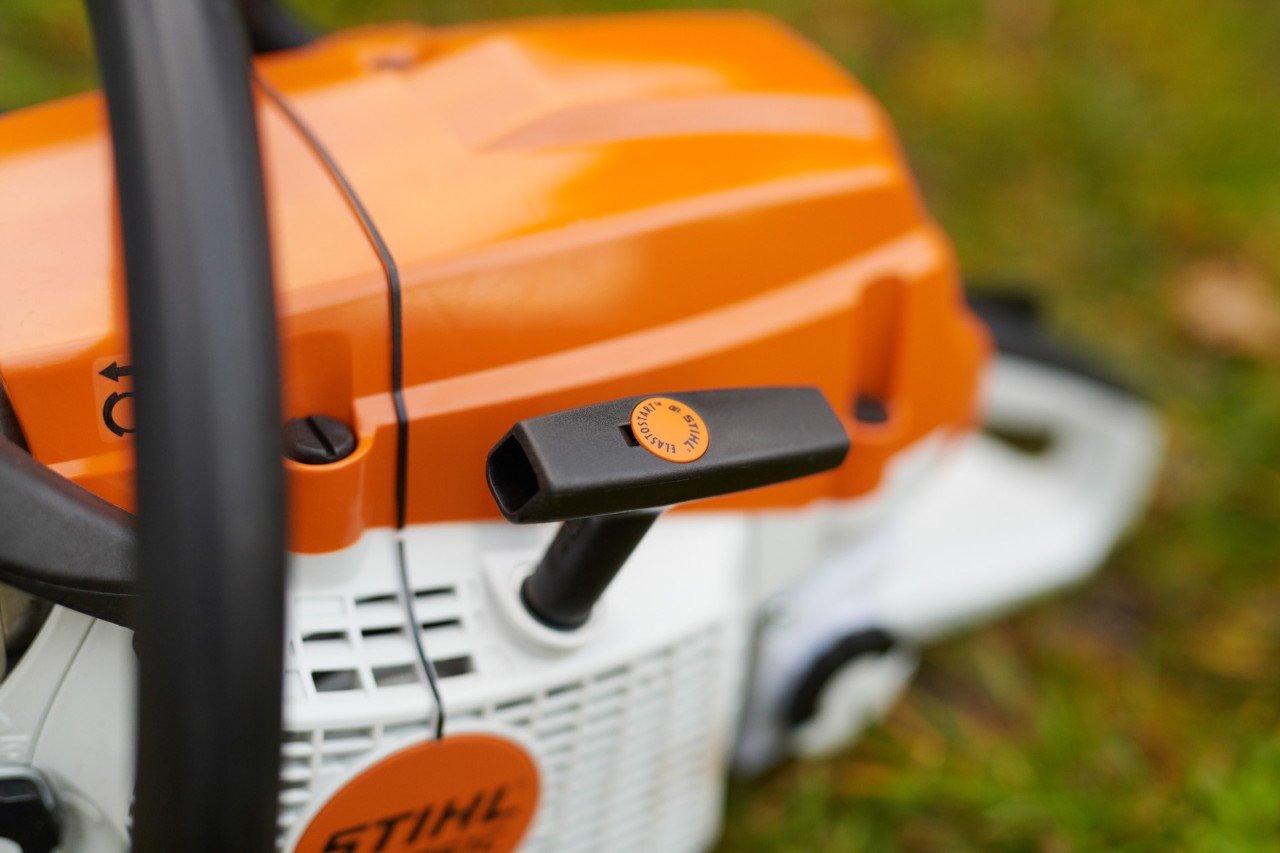 Пускова ручка ланцюгової бензопили STIHL MS 261 C-M із системами M-Tronic і ElastoStart