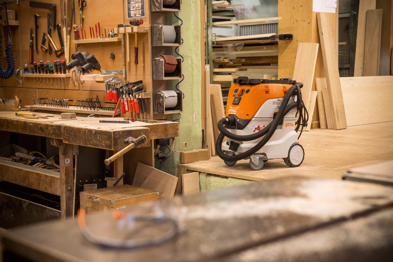 Пилосос для сухого та вологого прибирання STIHL SE 133 ME в майстерні