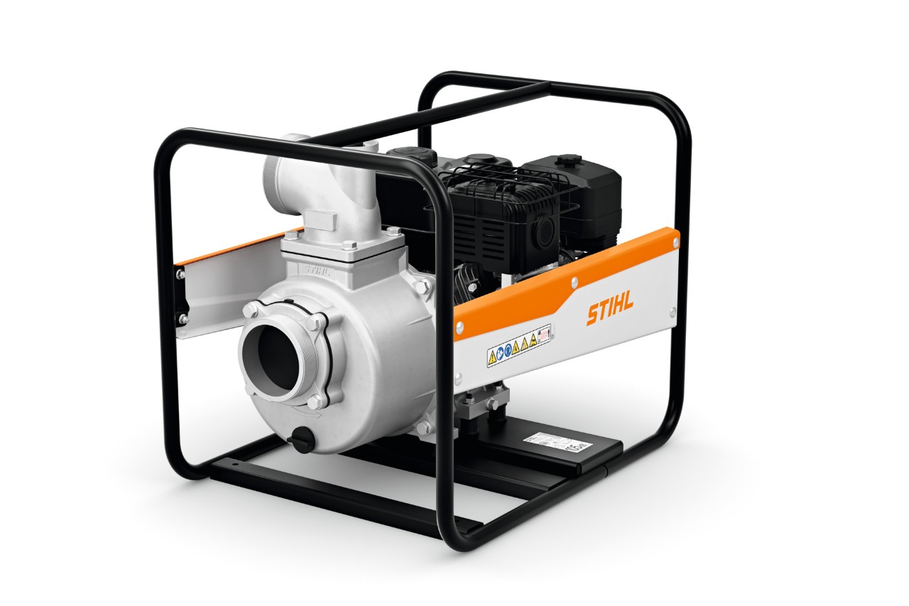 Водяний насос STIHL WP 900 на білому фоні