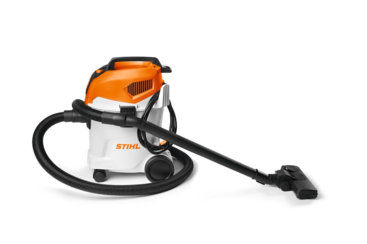 Пилосос STIHL SE 33 на білому фоні